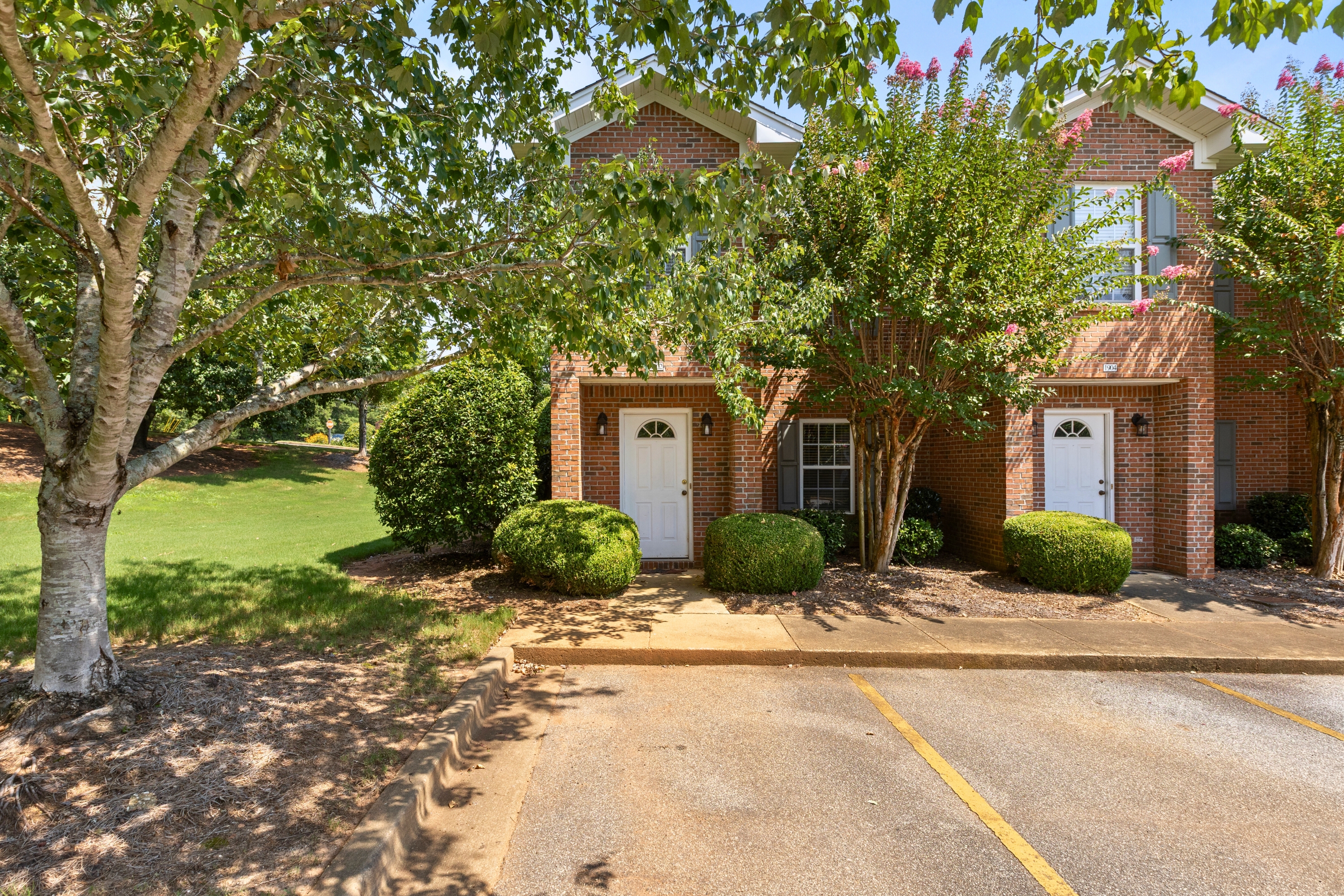 1477 N Donahue Dr Apt 1902