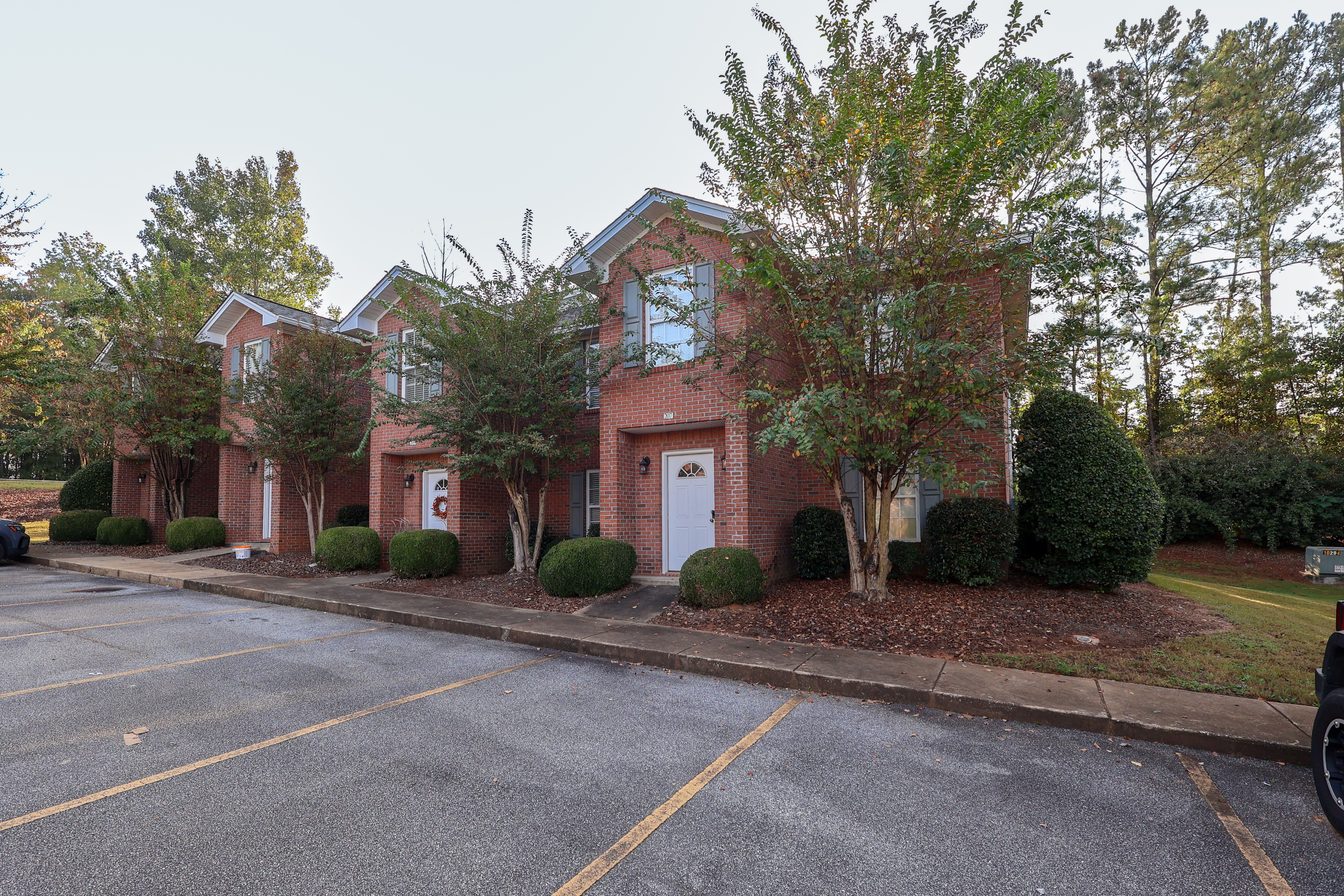 1477 N Donahue Dr Apt 207