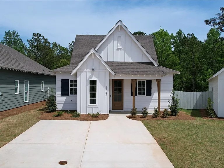 1108 Woodland Circle