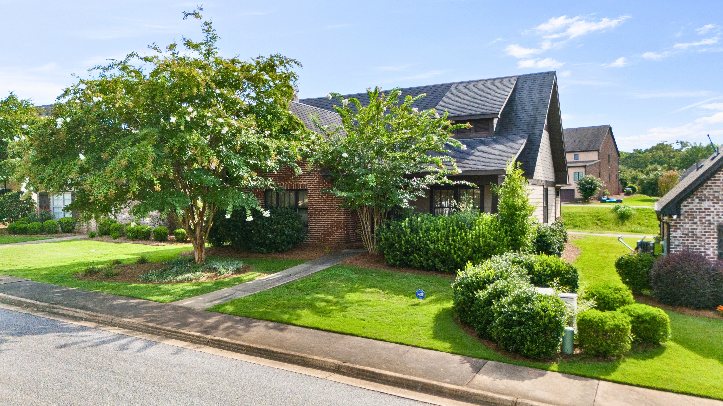 987 Starr Ct